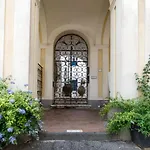 Qasar Luxury - In Capri's Piazzetta קאפרי