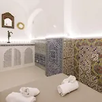 Qasar Luxury - In Capri's Piazzetta