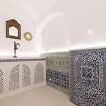 Qasar Luxury - In Capri's Piazzetta