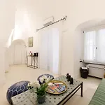 Qasar Luxury - In Capri's Piazzetta קאפרי